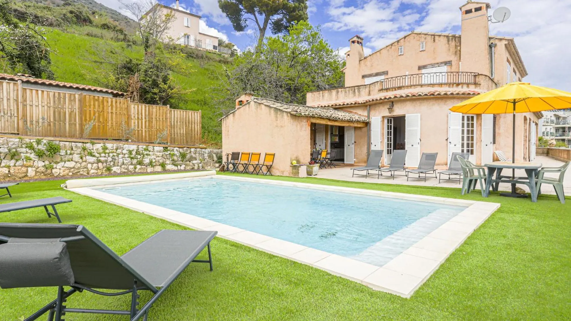 Holiday Home Le Mas De Gattieres By Interhome